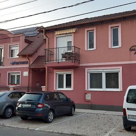 Alom Apartman Hajdúszoboszló المظهر الخارجي الصورة