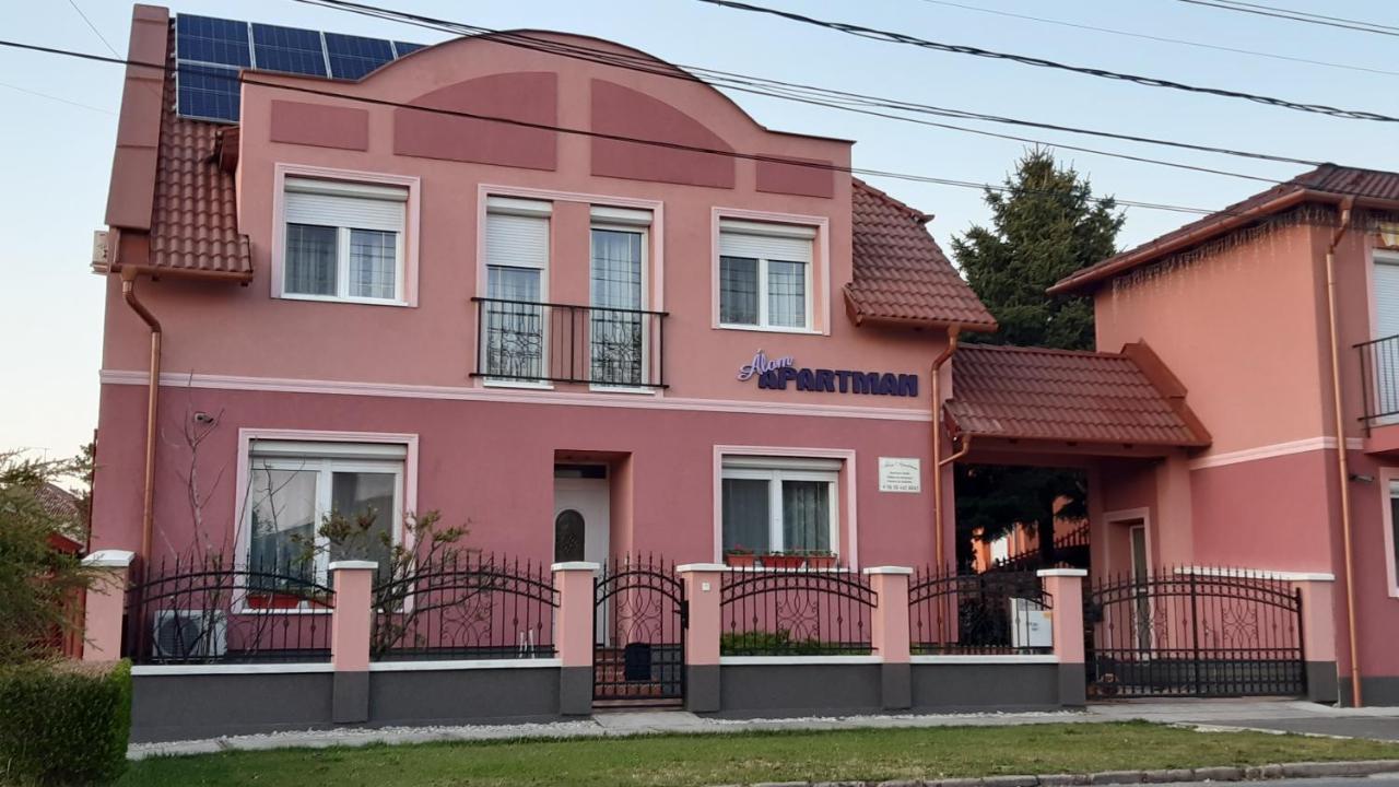 Alom Apartman Hajdúszoboszló المظهر الخارجي الصورة