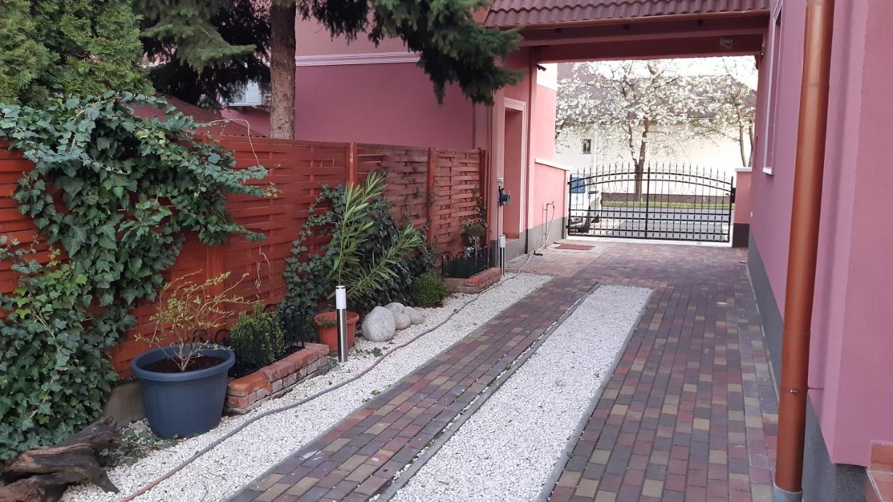 Alom Apartman Hajdúszoboszló المظهر الخارجي الصورة