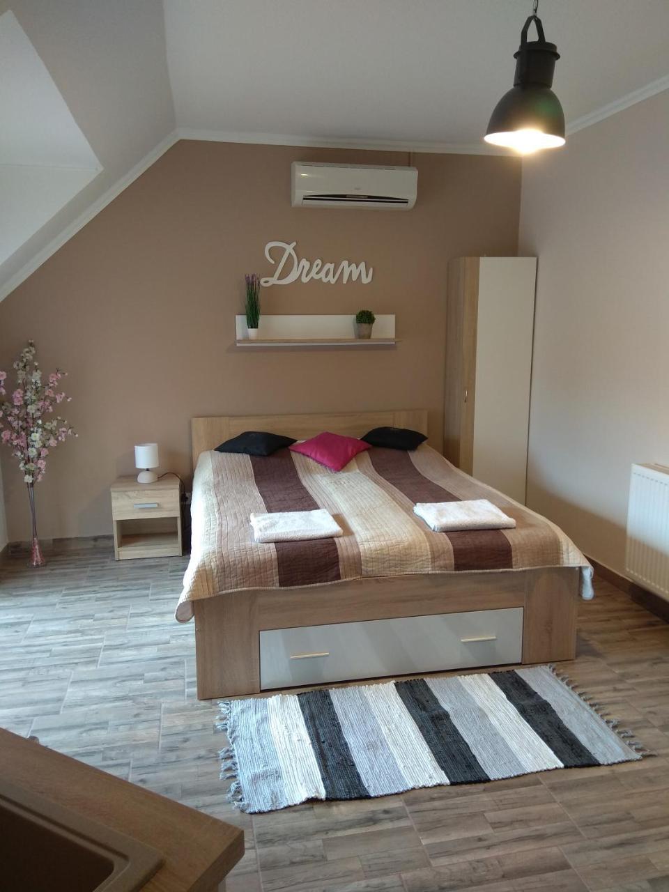 Alom Apartman Hajdúszoboszló المظهر الخارجي الصورة
